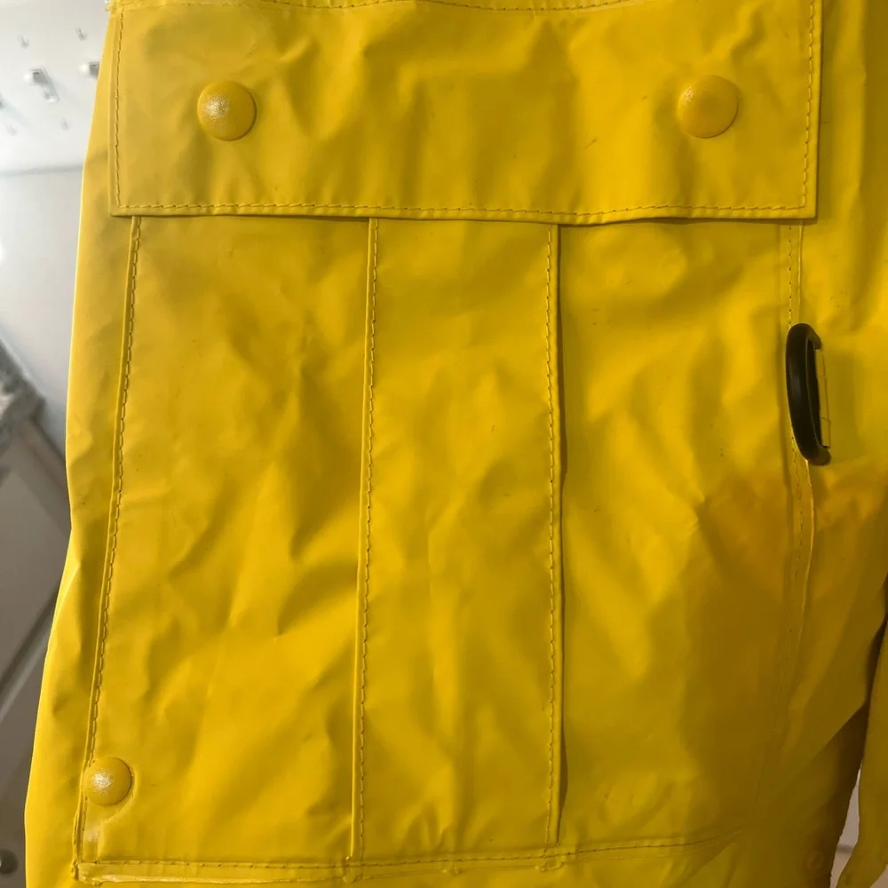 Northeast Outfitters Rugged Outdoors Men’s Size Medium Yellow Hooded Rain Jacket